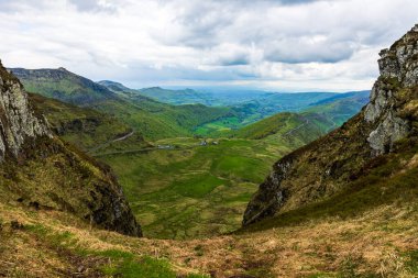 Valley of the Sautoire from the ridge between Puy de Peyre Arse and Puy Mary