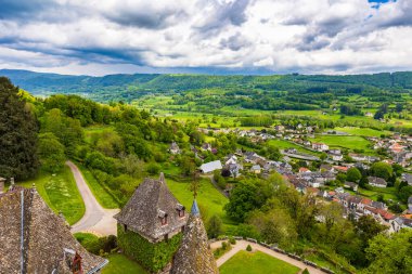 Pesteils Kalesi 'nin kalesinden Polminhac Köyü.