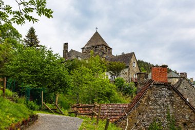Tournemire (Cantal) köyündeki Saint-Jean-Baptiste Kilisesi)
