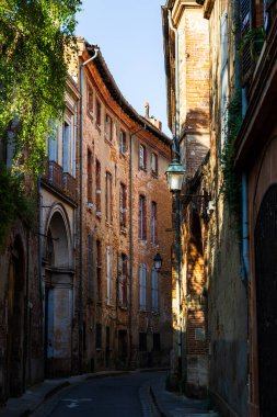 Toulouse 'un Saint-Etienne bölgesinde eski bir sokak.