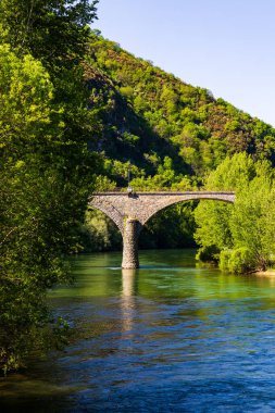 Ambialet köyünün aşağısındaki Tarn Nehri