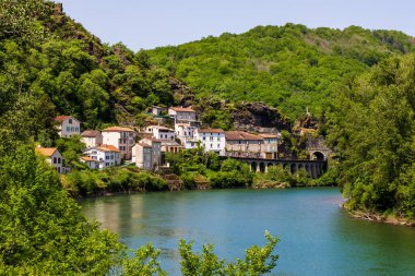 Lower town of Ambialet on the banks of the Tarn