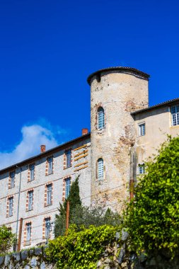 Saint-Lizier 'deki Notre-Dame-de-la-Sede Katedrali Piskoposluk Sarayı' na bitişik.