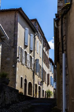 Saint-Lizier 'in ortaçağ eski merkezinde, Ariege' nin Couserans bölgesinde.