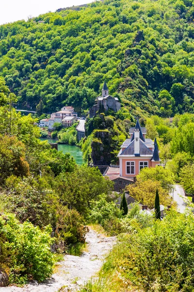 Ambialet Panoraması ve Tarn Vadisi, eski manastırdan