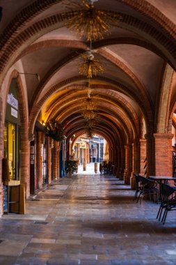 Montauban Şehir Merkezi 'nin kalbindeki Ulusal Atari Salonu