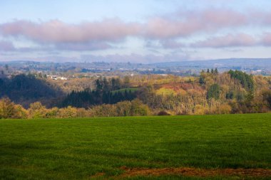 Le Beny-Bocage 'den Normandiya Bocage ve Souleuvre Vadisi' nin kış manzarası