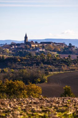 Saint-Felix-Lauragais köyü, kilisesinin egemenliği altındadır.