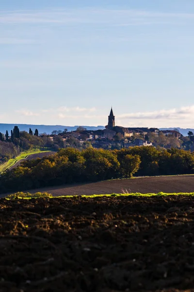 Saint-Felix-Lauragais köyü, kilisesinin egemenliği altındadır.