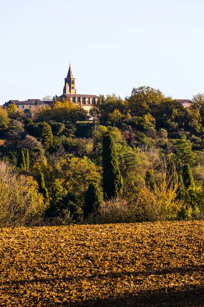 Saint-Felix-Lauragais köyü, kilisesinin egemenliği altındadır.
