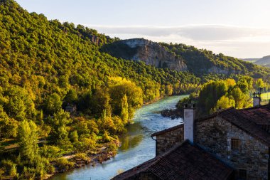 Peyre Ortaçağ Köyünün Önündeki Tarn (Aveyron)