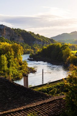 Peyre Ortaçağ Köyünün Önündeki Tarn (Aveyron)