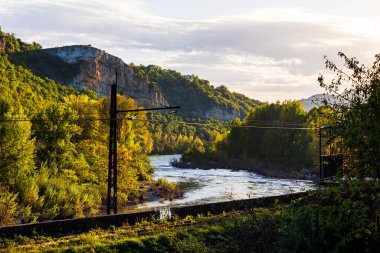 Peyre Ortaçağ Köyünün Önündeki Tarn (Aveyron)