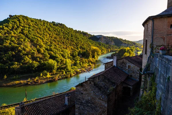 Peyre Ortaçağ Köyünün Önündeki Tarn (Aveyron)