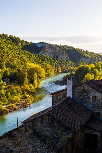 Peyre Ortaçağ Köyünün Önündeki Tarn (Aveyron)