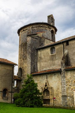 Saint-Lizier 'deki Notre-Dame-de-la-Sede Katedrali, daha sonra psikiyatri hastanesine dönüştürüldü.