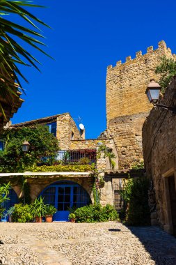 Peratallada, İspanya 'nın ortaçağ köyünün dar sokakları