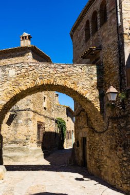 Peratallada, İspanya 'nın ortaçağ köyünün dar sokakları