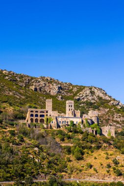 Sant Pere de Rodes Manastırı Cami del Monestir 'in aşağısından izlendi.
