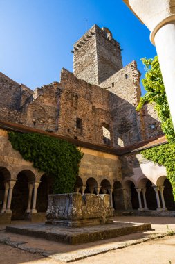 Katalonya 'daki Sant Pere de Rodes Manastırı' nın Aşağı Manastırı