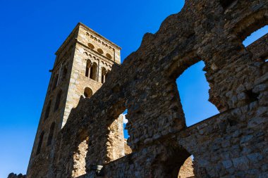 Katalonya 'daki Sant Pere de Rodes Manastırının çan kulesi
