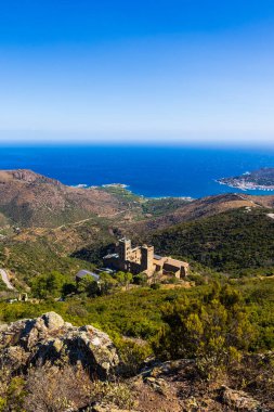 Sant Pere de Rodes ve Akdeniz Manastırı Panoraması