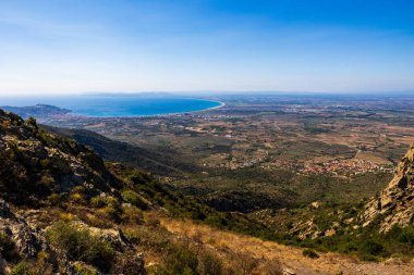 Güller ve Empuriabrava çevresindeki Costa Brava plajları ve Aiguamolls d Emporda Doğal Parkı.