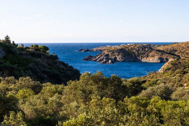 Kadavralarda Portlligat Körfezi ve Pointe des Caials