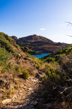 Cap de Creus, İspanya 'da Costa Brava' da, bir deniz feneri tarafından yönetiliyor.