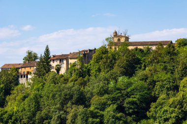 Aurignac 'taki Saint-Pierre-aux-Liens Kilisesi' nin çan kulesi.