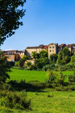 Aurignac Ortaçağ Köyü 'ndeki Evler Cephesi