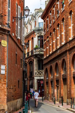 Toulouse 'un Carmes ilçesindeki Rue des Paradoux ve Rue Joutx Aigues kavşağı.