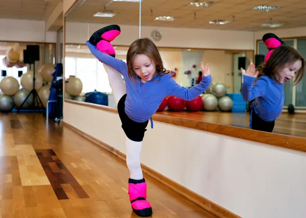 Детская гимнастика — стоковое фото