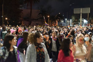 MONTEVIDEO, URUGUAY - 24 Eylül 2021: Bir lgbt yürüyüşü sokakta gösteri