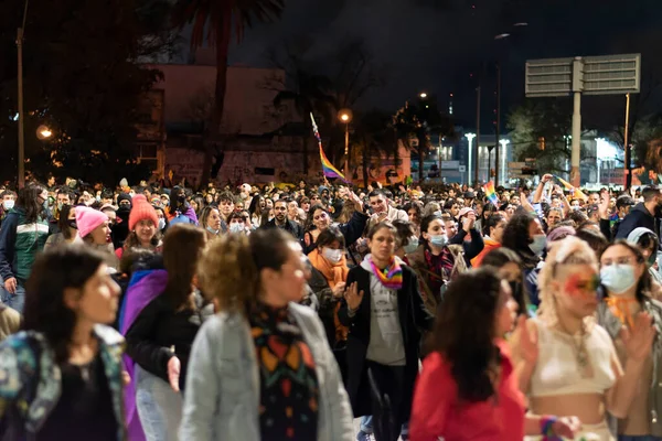 MONTEVIDEO, URUGUAY - 24 Eylül 2021: Bir lgbt yürüyüşü sokakta gösteri