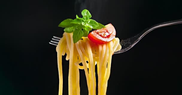 Fork Spaghetti Tomato Basil Isolated Black Background Hot Spaghetti Steam — Stock Video