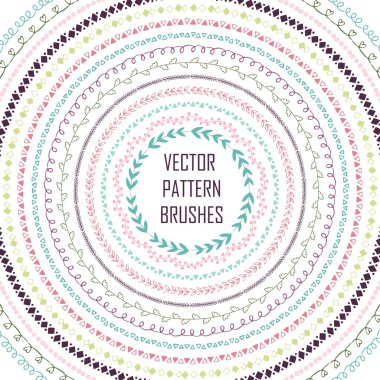 El çizilen vektör desen fırçaları kümesi.