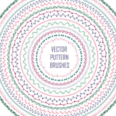 El çizilen vektör desen fırçaları kümesi.