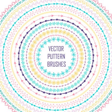 El çizilen vektör desen fırçaları kümesi.