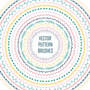 El çizilen vektör desen fırçaları kümesi. Çerçeveler, süs vuruşları ve köşe elemanları ile kenarlıklar.