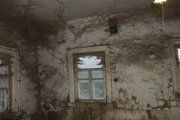 Una Casa Muy Antigua Casa Abandonada Web Vintage Ventanas Una — Foto de Stock