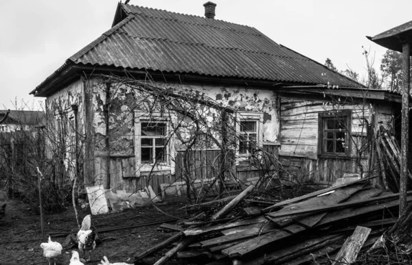 Ett Mycket Gammalt Hus Övergivet Hus Gamla Gården Vintage Fönster — Stockfoto