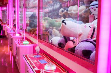 Oyuncak pençeli vinç 