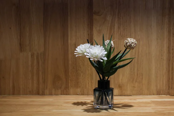 Ramo Flores Silvestres Sobre Fondo Madera — Foto de Stock