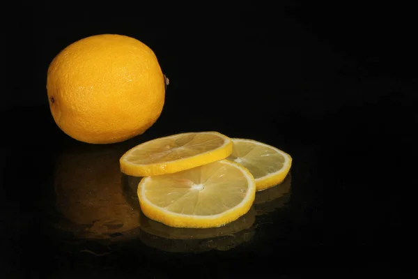 Sliced Lemon Slices Black Background Reflection Glass — Stock Photo, Image