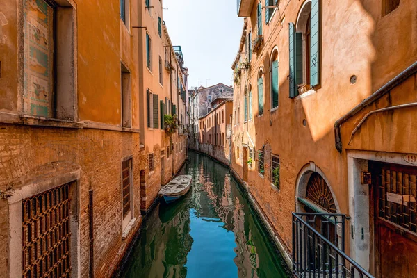 Velence Olaszország 2019 Kilátás Keskeny Velencei Csatornára Campo San Polo — Stock Fotó