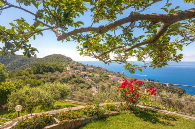 Chiavary 'den Ligurian sahiline, İtalya' ya panoramik manzara