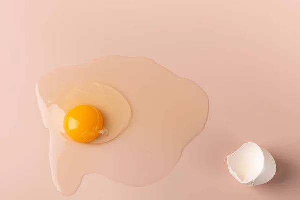 Egg Broken Delicate Pink Background Minimalism — Stock Photo, Image