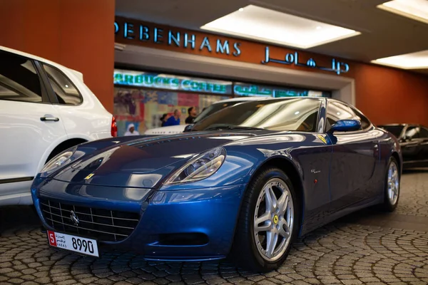 Dubai, BAE - 16 Kasım 2013. Ferrari 612 Dubai AVM 'ye park etti..