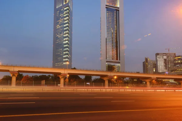 Dubai, BAE - 28 Mayıs 2013. Emirates Kulesi 2 şehir manzarası NORR Limited tarafından tasarlandı..